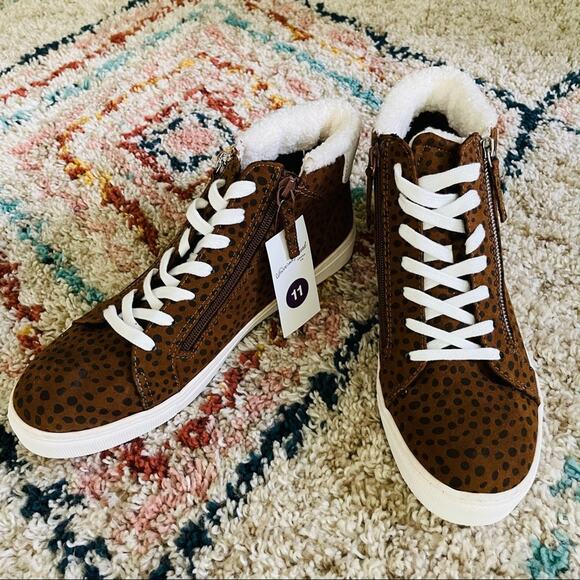 NEW Universal Thread brown leopard animal print Sherpa high top sneakers 11 - Picture 2 of 9
